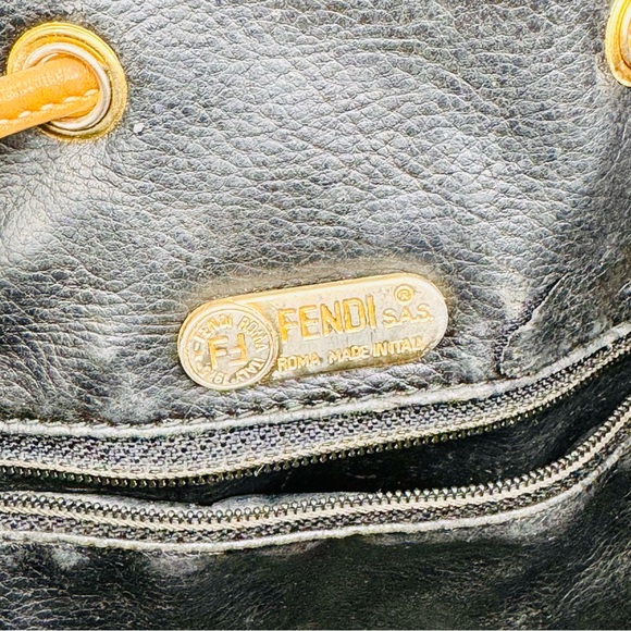 { Fendi } Vintage “Pequon” Brown & Black Crossbody Bucket Bag - Picture 11 of 15